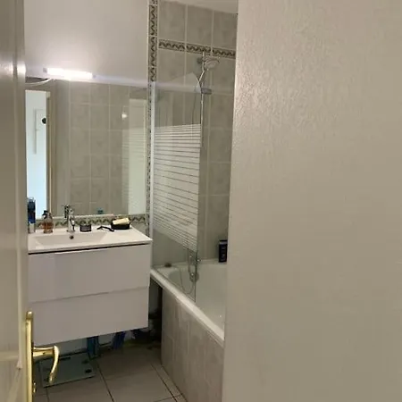 Apartment T2 Proche De La Avec Parking Gratuit *