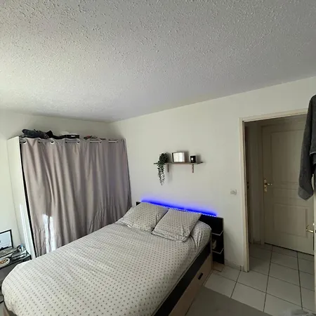 T2 Proche De La Avec Parking Gratuit Apartment